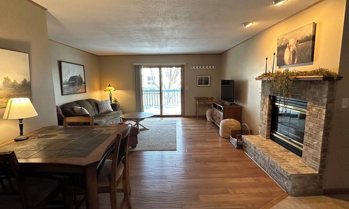 Onalaska Condominio | 3-bedroom charming Condo in Onalaska with private driveway
