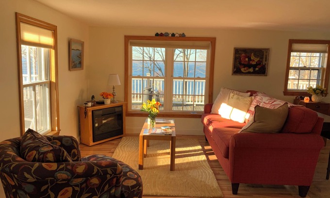 Long Island Casa | 3-bedroom coastal home on Long Island, Maine with water view.