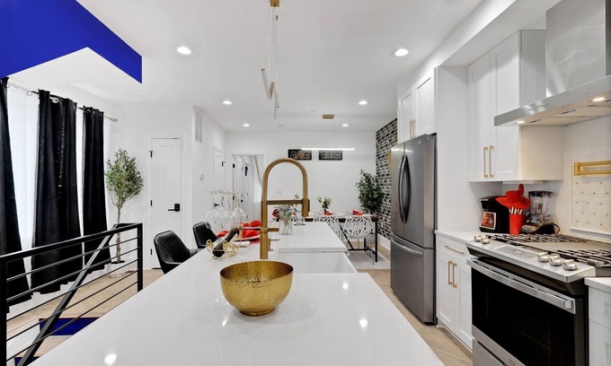 Trinidad Condominio | 3-bedroom condo in charming Washington with AC, WiFi. Relax and enjoy