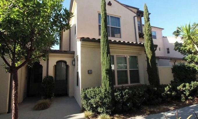 Portola Springs Condominio | 3-bedroom condo in charming Irvine with AC, WiFi. Live the California dream