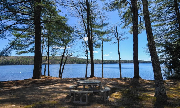 North Bridgton Condominio | 3 Bedroom Condo on Long Lake