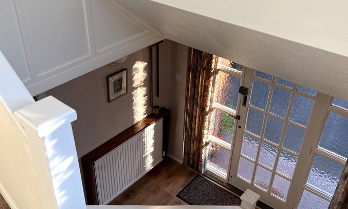 Dundonald Casa | 3-bedroom detached house in Belfast with large garden & parking