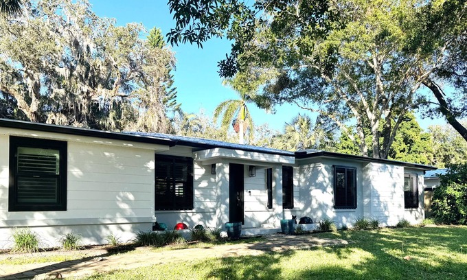 Vero Beach Casa | 3-Bedroom Dog Lovers' Retreat in Charming Vero Beach