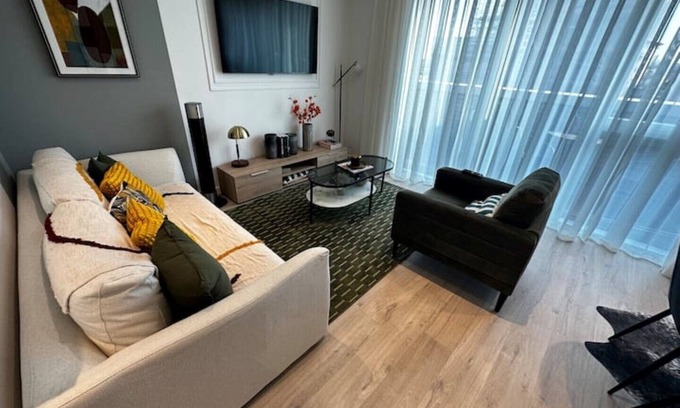 Newham Apartamento | 3 Bedroom Duplex Penthouse with Parking