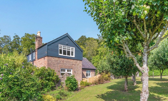 Murthly Cabaña | 3 bedroom accommodation in Kirkton of Lethendy