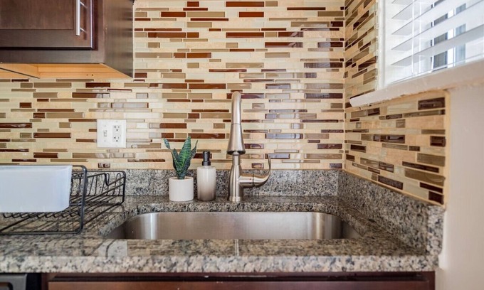 Avondale Apartamento | 3-BR Gem Apartment with In-Unit Laundry