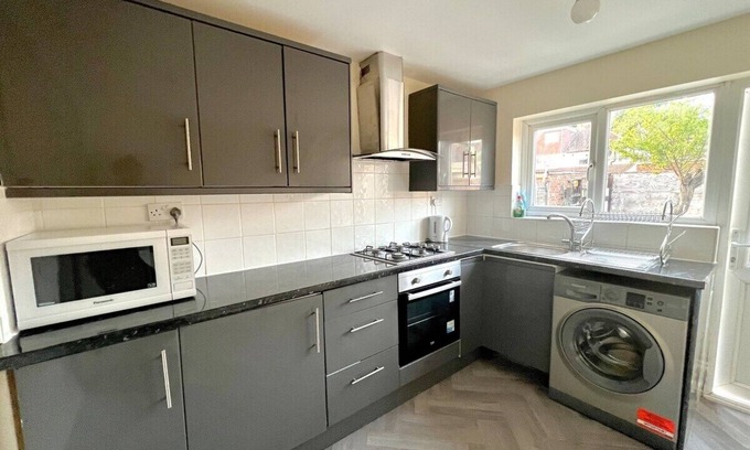 Broad Green Casa | 3 Bedroom Holiday Home with good transport