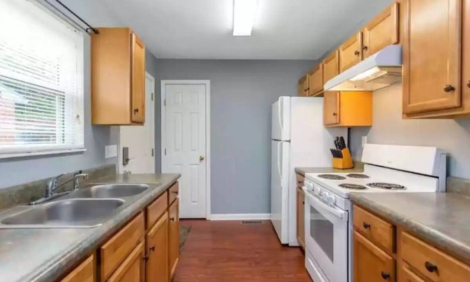 Westwood Casa | 3 Bedroom Home | 15 minutes to Downtown
