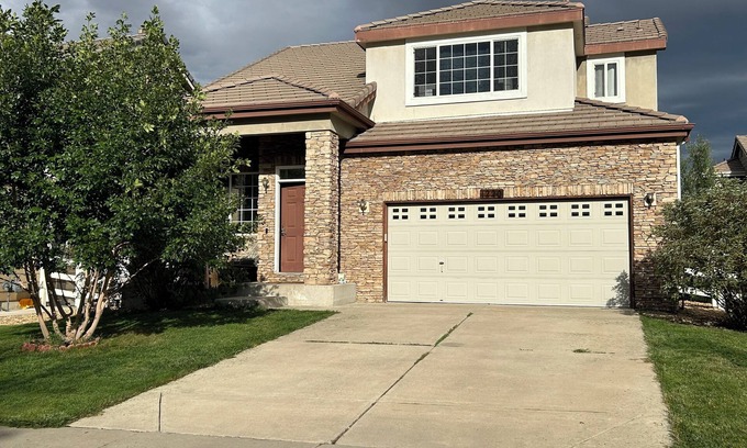 Aurora Casa | 3 bedroom home by airport. Short drive to Anschultz Medical Center.