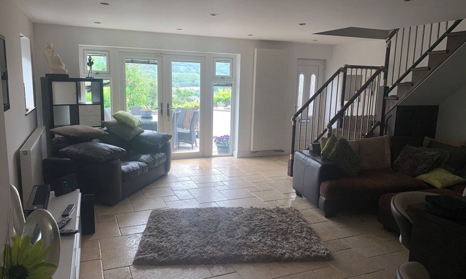 Nantgarw Casa | 3 bedroom home in the heart of Welsh Village.