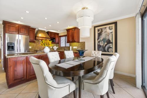 Balboa Peninsula Casa | 3 Bedroom Home in Balboa - Walk to Pier & Restaurants
