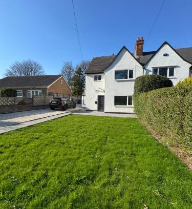 Chesterfield Apartamento | 3 bedroom Home in chesterfield with front and back gardens
