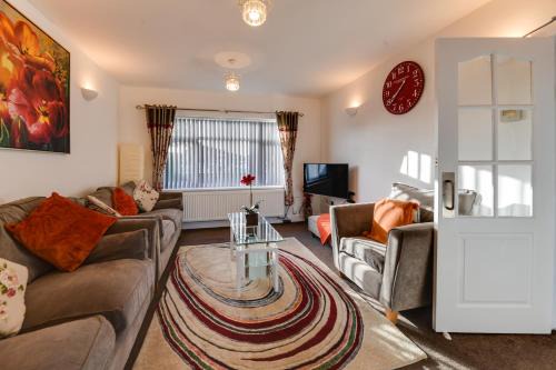 Wigan Casa | 3 Bedroom Home l Free Parking l 5 Guests l Contractor Stays l Family Stays I