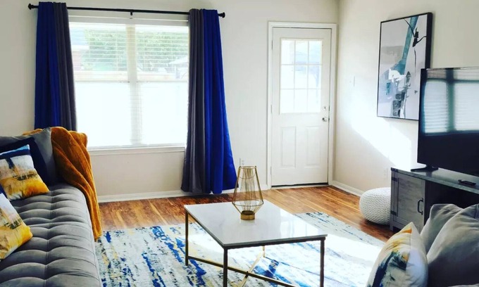 Fresno Casa | 3 Bedroom Home near Houston, Sugarland, Pearland