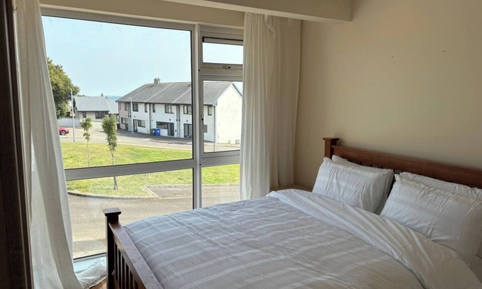 Cobh Apartamento | 3 Bedroom Home, Walk to Town