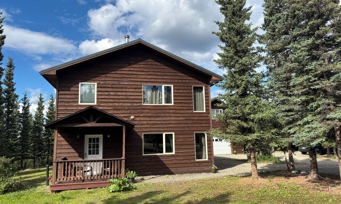 Healy Casa | 3 Bedroom Home with Fantastic Views Near Denali NP