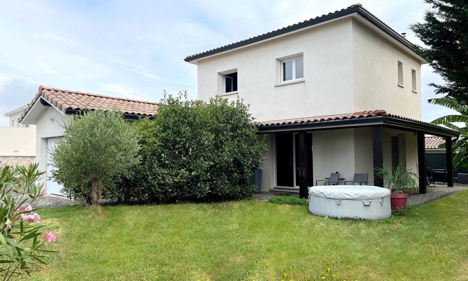 Rouffiac-Tolosan Casa | 3-bedroom house with jacuzzi