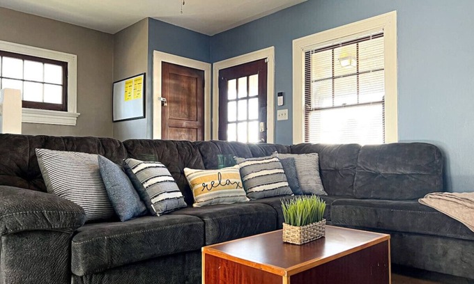 Dayton Casa | 3 Bedroom House, 7 Beds, Sleeps 10, Dayton