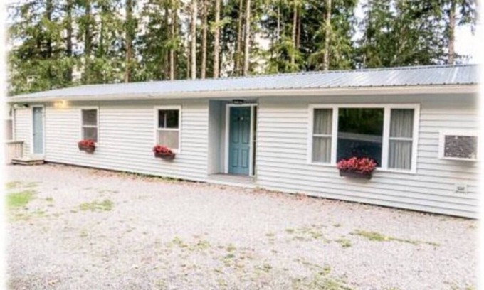 Cooperstown - Otsego Lake Cabaña | 3 Bedroom House 7 miles from Cooperstown