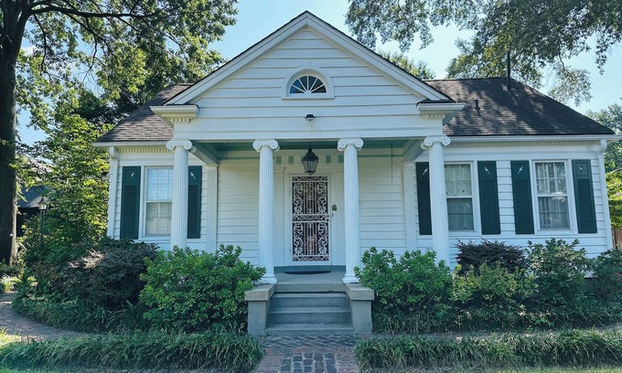Central Gardens Casa | 3-bedroom house in awesome Memphis with AC