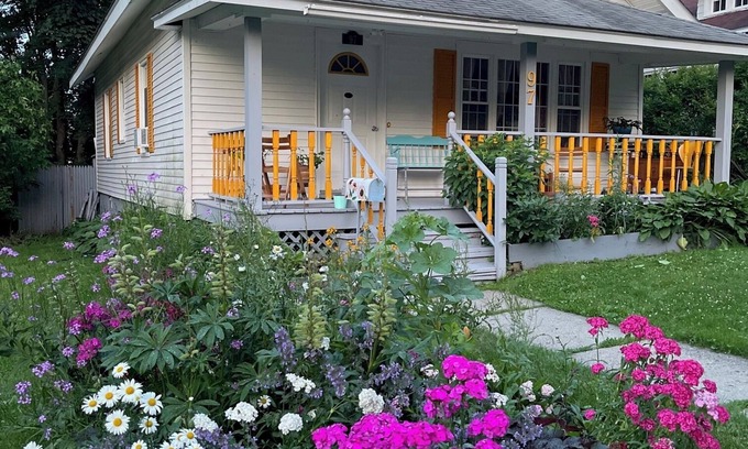 Pittsfield Casa | 3-bedroom house in beautiful Berkshires, close to amenities!