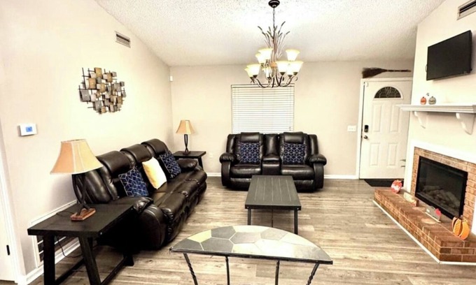 Fitzgerald Casa | 3-bedroom house in charming Fitzgerald with WiFi, AC. Enjoy your stay.