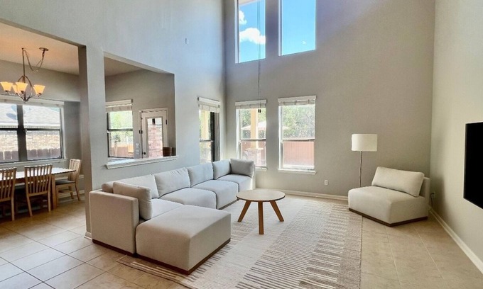 Leander Casa | 3-bedroom house in charming Leander with Pool
