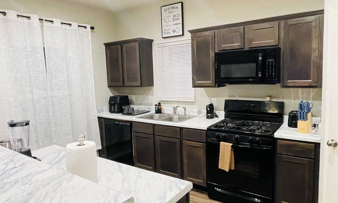 Coweta Casa | 3-bedroom house in charming Coweta with WiFi, AC, fitness room