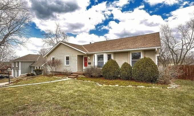 Lenexa Casa | 3-bedroom house in charming Lenexa Book now