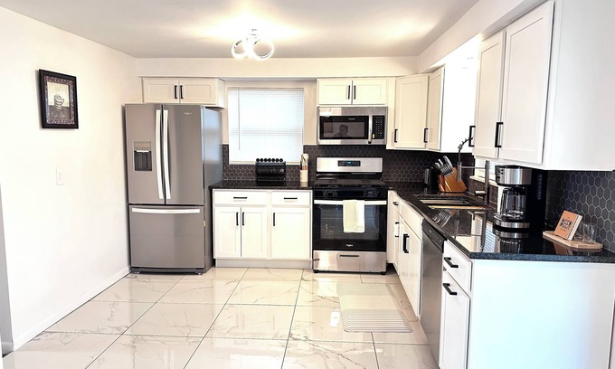 Carnegie Casa | 3-bedroom house in enjoyable Carnegie with AC, WiFi