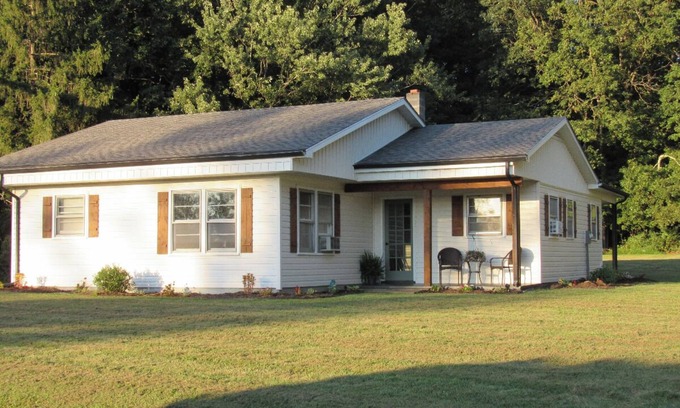 Galax Casa | 3-bedroom house in serene Galax with AC