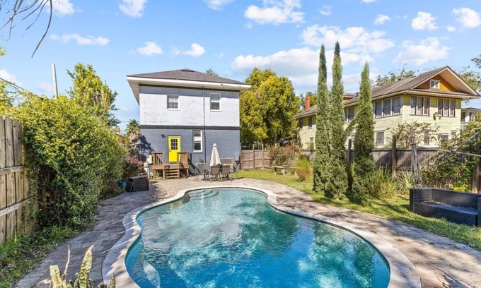 Urban Core Casa | 3-bedroom house in awesome Jacksonville with beautiful swimming pool, WiFi, AC.