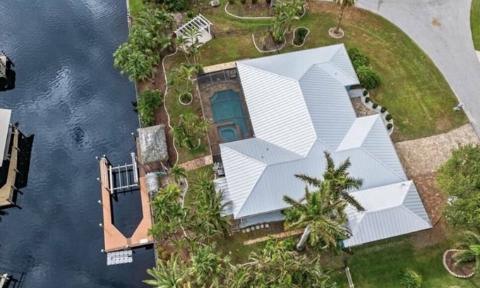 Eight Lakes Casa | 3-bedroom house in wonderful Cape Coral with AC, WiFi