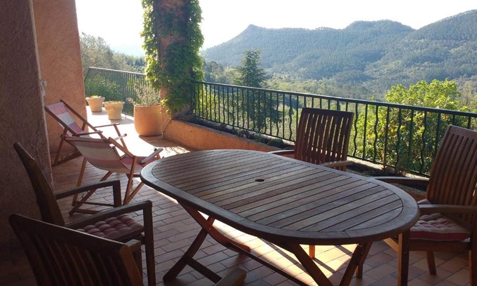 Bagnols-en-Foret Casa | 3-bedroom house with view