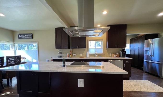 Kenmore Casa | 3 bedroom house with free parking and pets allowed