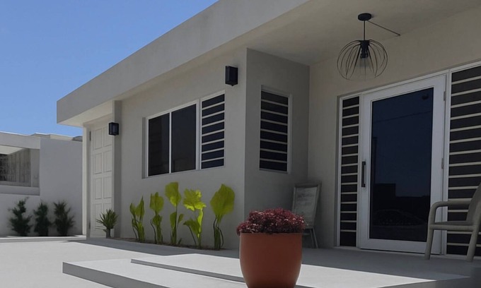 Sabana Abajo Casa | 3-bedroom house with Wifi available pool, 2 bathrooms, kitchen. for 6 people