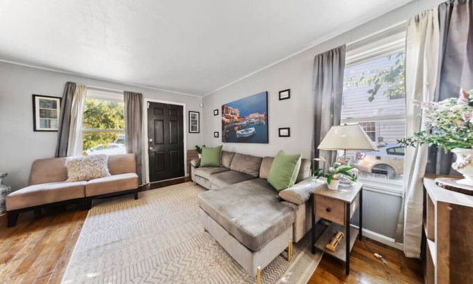 Euclid Casa | 3 bedroom in Euclid, close to cleveland