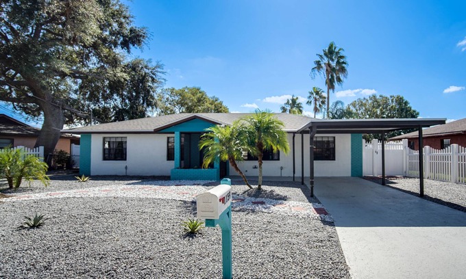 Winter Haven Casa | 3-Bedroom Lake House Minutes from LegoLand & Peppa Pig Park!
