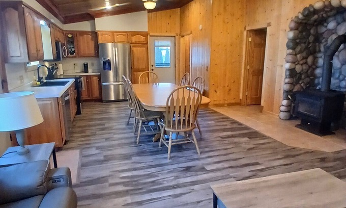 Newaygo Cabina | 3-bedroom Lakefront Cabin on private Lake just minutes from town and 131 highway