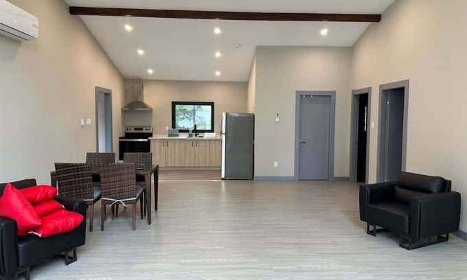 Lakefield Cabina | 3-bedroom Lakefront Villa #2