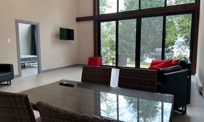 Lakefield Cabina | 3-bedroom Lakefront Villa #9