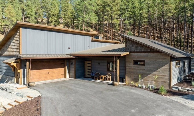 Eureka Cabina | 3-bedroom luxury lodge in Eureka, Montana located at the Wilderness Club Resort