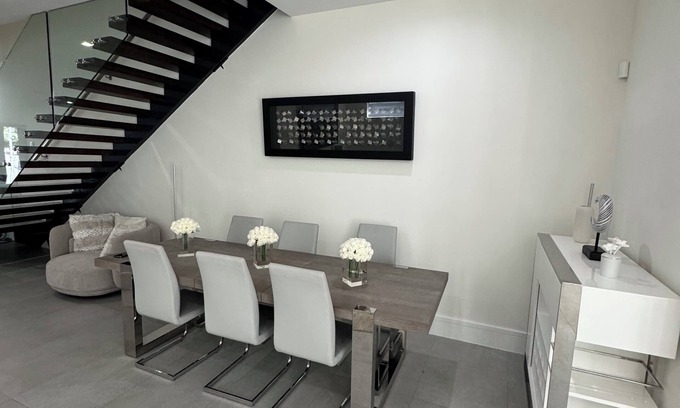 Coconut Grove Casa | 3-bedroom Luxury Townhouse w Private Pool and Parking