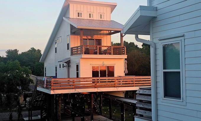 Charleston Casa | 3 bedroom marsh & sunset views. NON SMOKING home 5 minutes from Folly Beach.