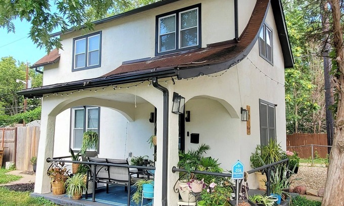 Topeka Casa | 3-bedroom Modern home in welcoming Topeka with WiFi, AC