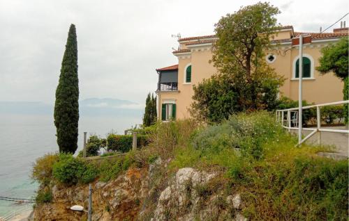 Sodici Apartamento | 3 Bedroom Nice Apartment In Rijeka