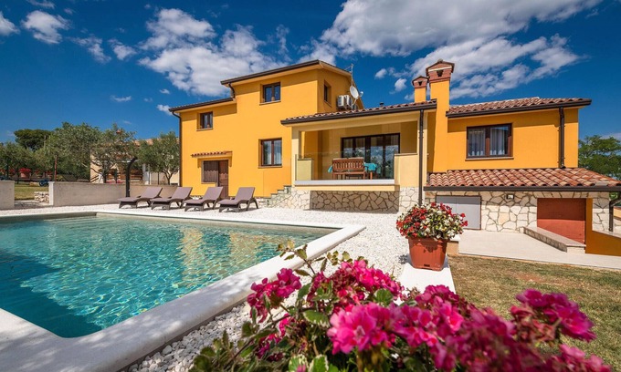 Puntera Casa | Impresionante casa en Barban con cocina