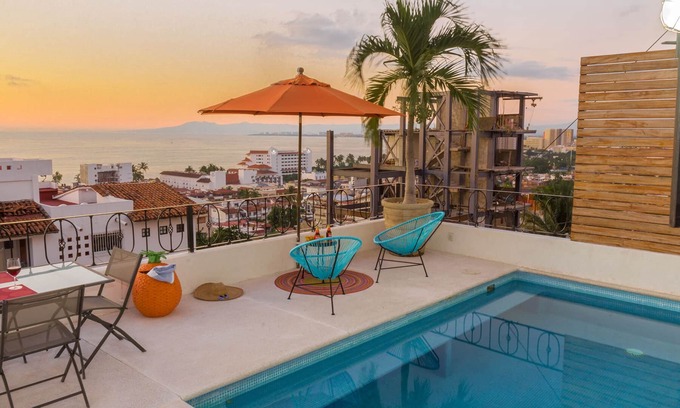 Colonia 5 de Diciembre Casa | Condominio de 3 habitaciones con vista al mar en el centro + piscina + wifi