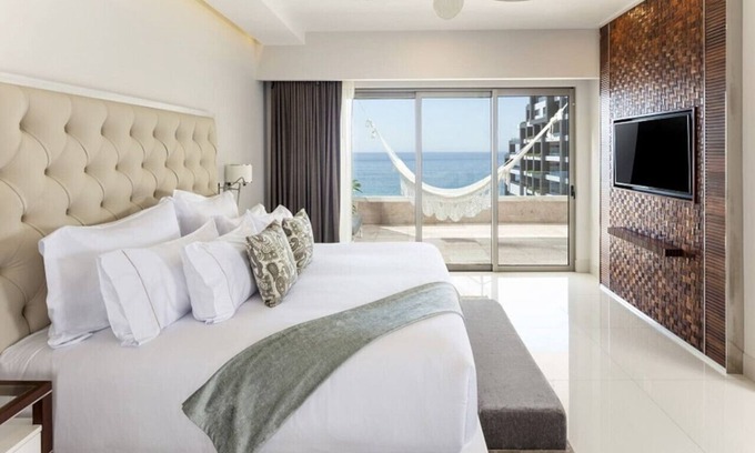 Cabo San Lucas Complejo | 3 Bedroom Oceanfront Suite