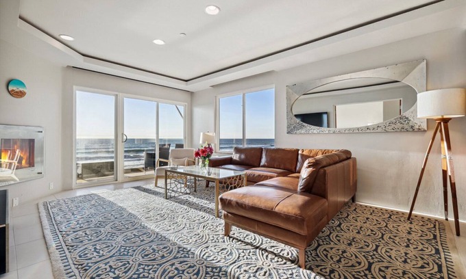Carlsbad Village Condominio | Condominio de 2 dormitorios con una ubicación ideal frente a la playa, a 1 cuadra del pueblo de Carlsbad